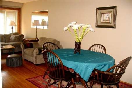 255 Penn Ave, Newmarket, L3Y2S4 | Image 2