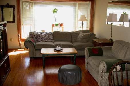 255 Penn Ave, Newmarket, L3Y2S4 | Image 3