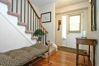 617 Gibney Cres, Newmarket, L3X1Y4 | Image 2