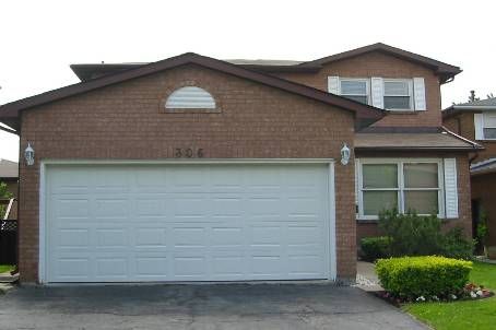 306 Essex Ave, Richmond Hill, L4C8M6 | Image 2