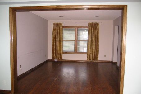 306 Essex Ave, Richmond Hill, L4C8M6 | Image 3