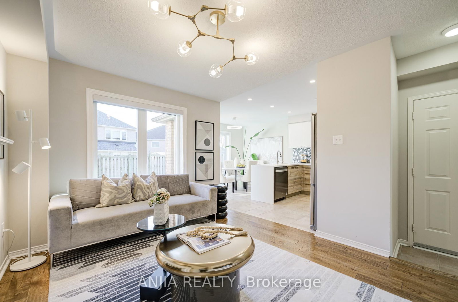 Listing Image 10