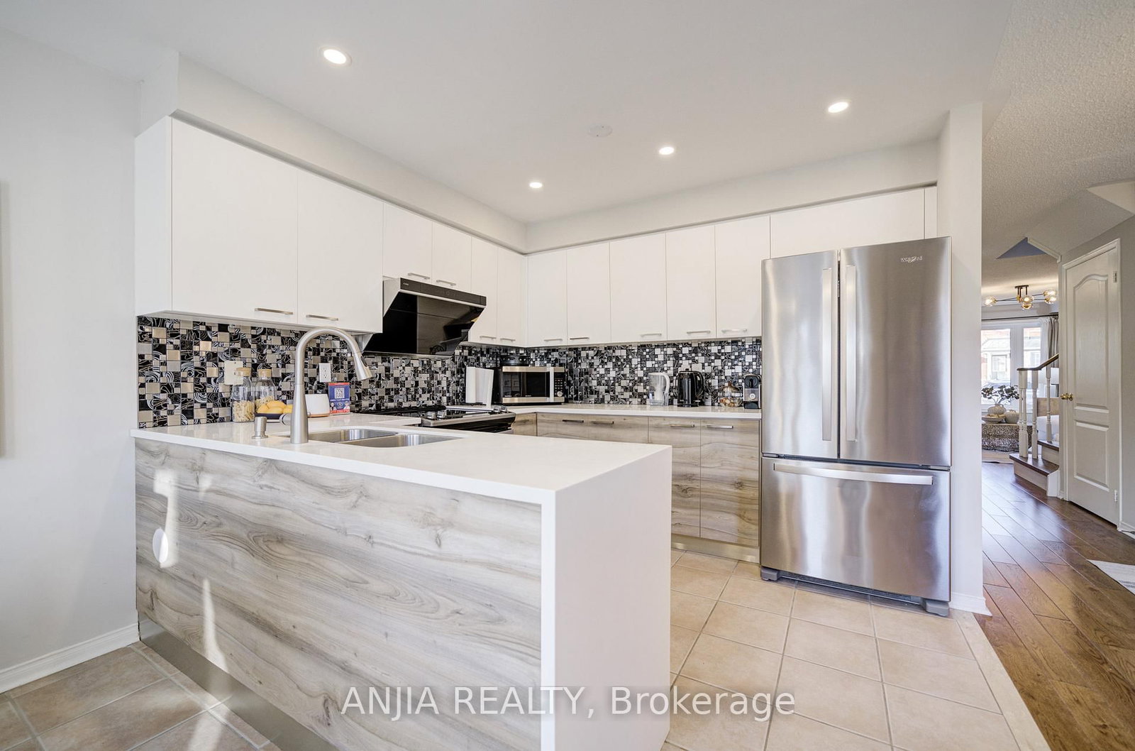 Listing Image 11