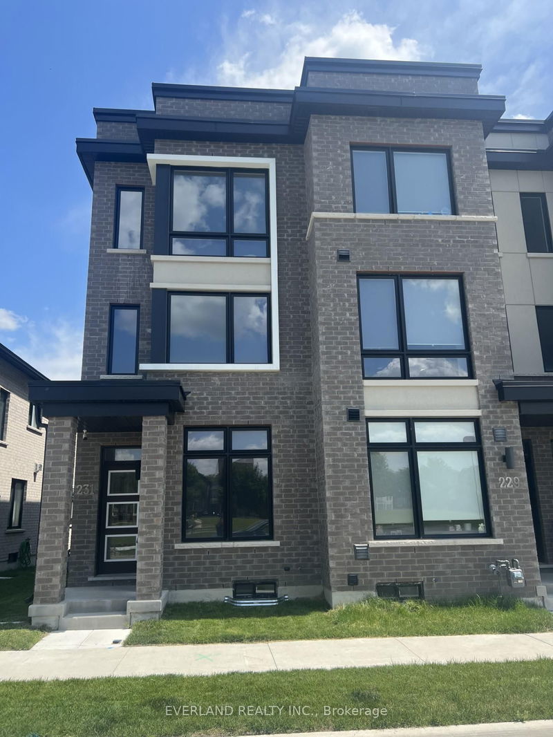 home for lease on Upper-231 Webb Street