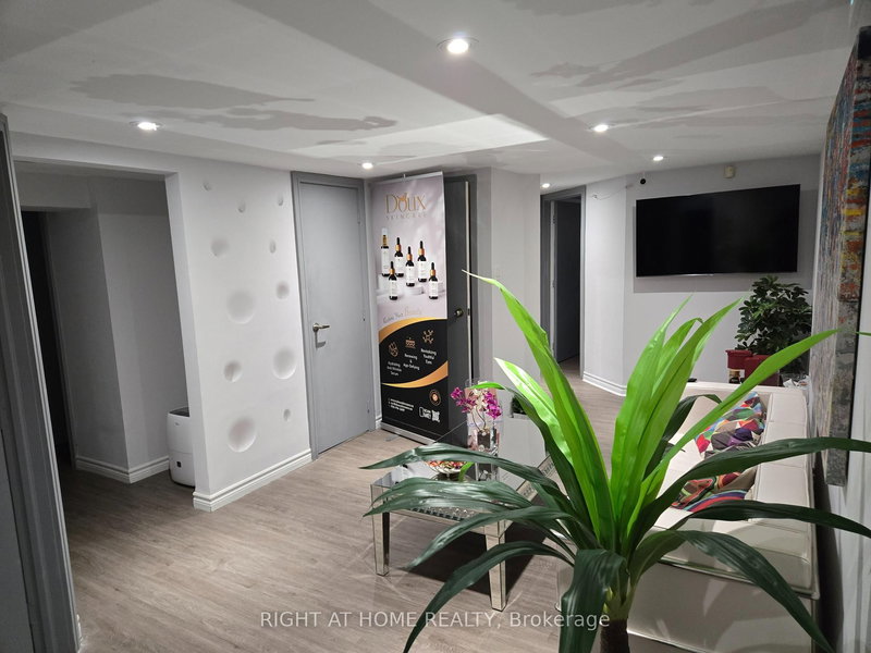 Basment - 10014 Yonge St N, Richmond Hill, L4C 1T8 | Image 2