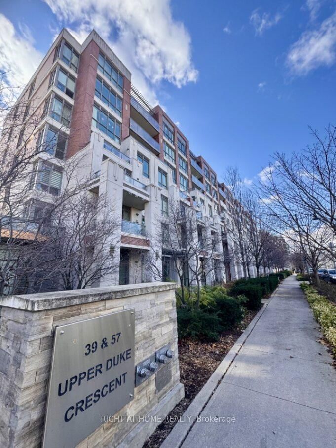 home for lease on 518-39 Upper Duke Crescent