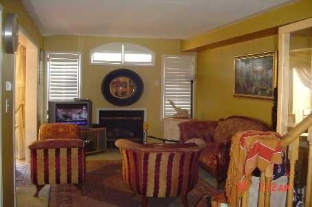 4 Hacienda Dr, Richmond Hill, L4E3X1 | Image 3