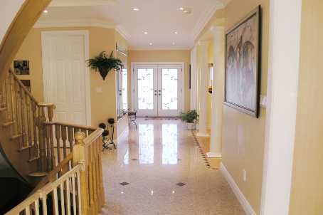 18 Marinucci Crt, Richmond Hill, L4C0M3 | Image 3