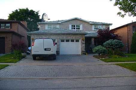 24 Normandy Cres, Richmond Hill, L4C8M2 | Image 2