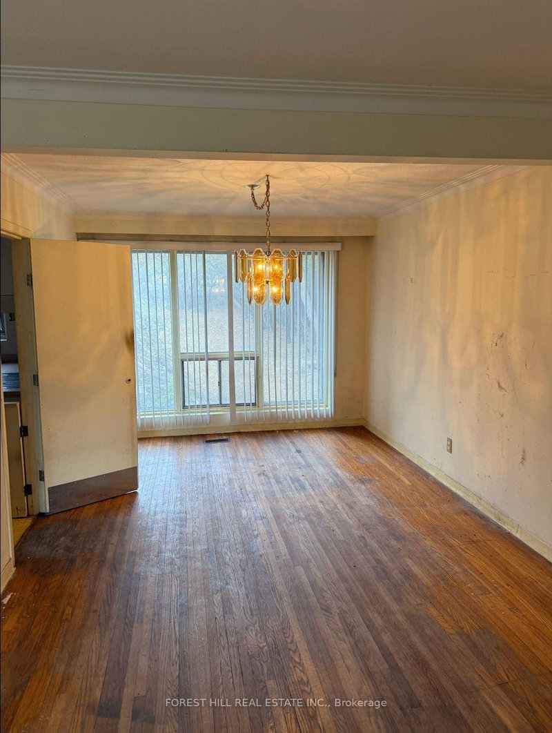 176 May Ave, Richmond Hill, L4C 3S6 | Image 2