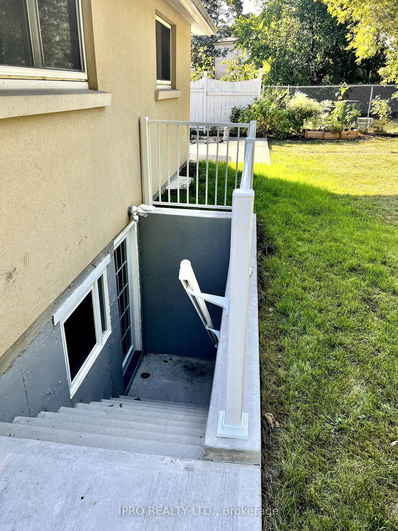 Bsmt - 41 Knotty Pine Tr, Markham, L3T 3W5 | Image 2