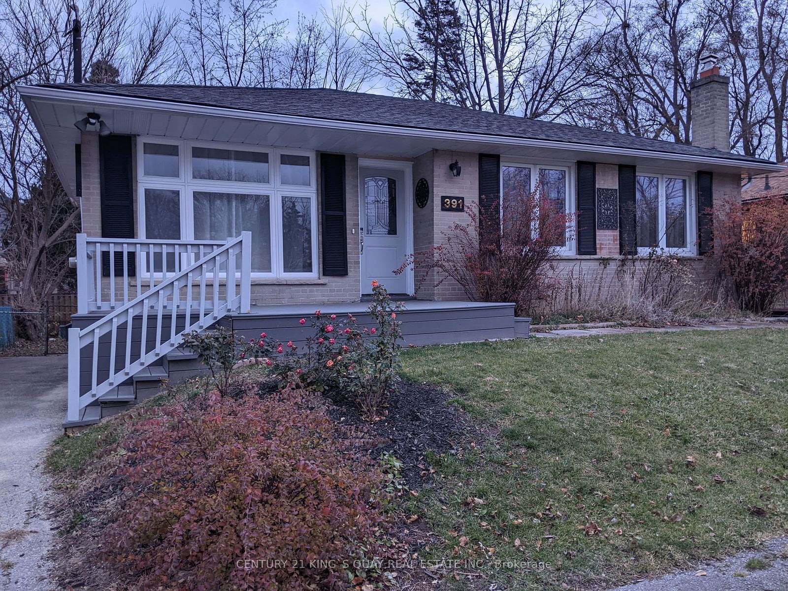 Building in 391 Wenlock Avenue