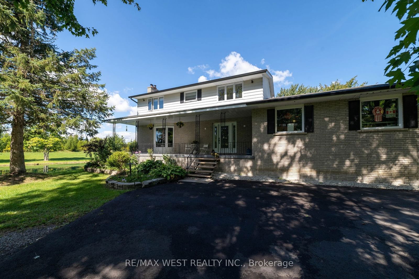 Building in 3252 15th Sideroad