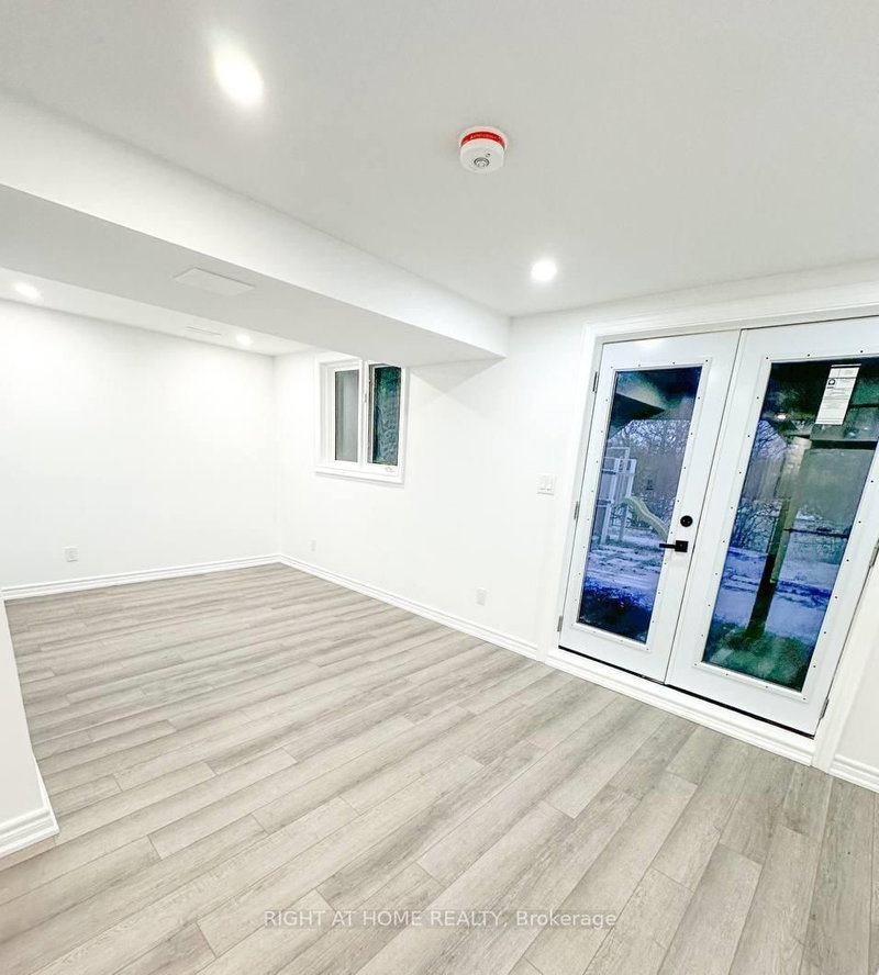 Bsmnt - 361 Gaston Pl, Newmarket, L3Y 8M4 | Image 2