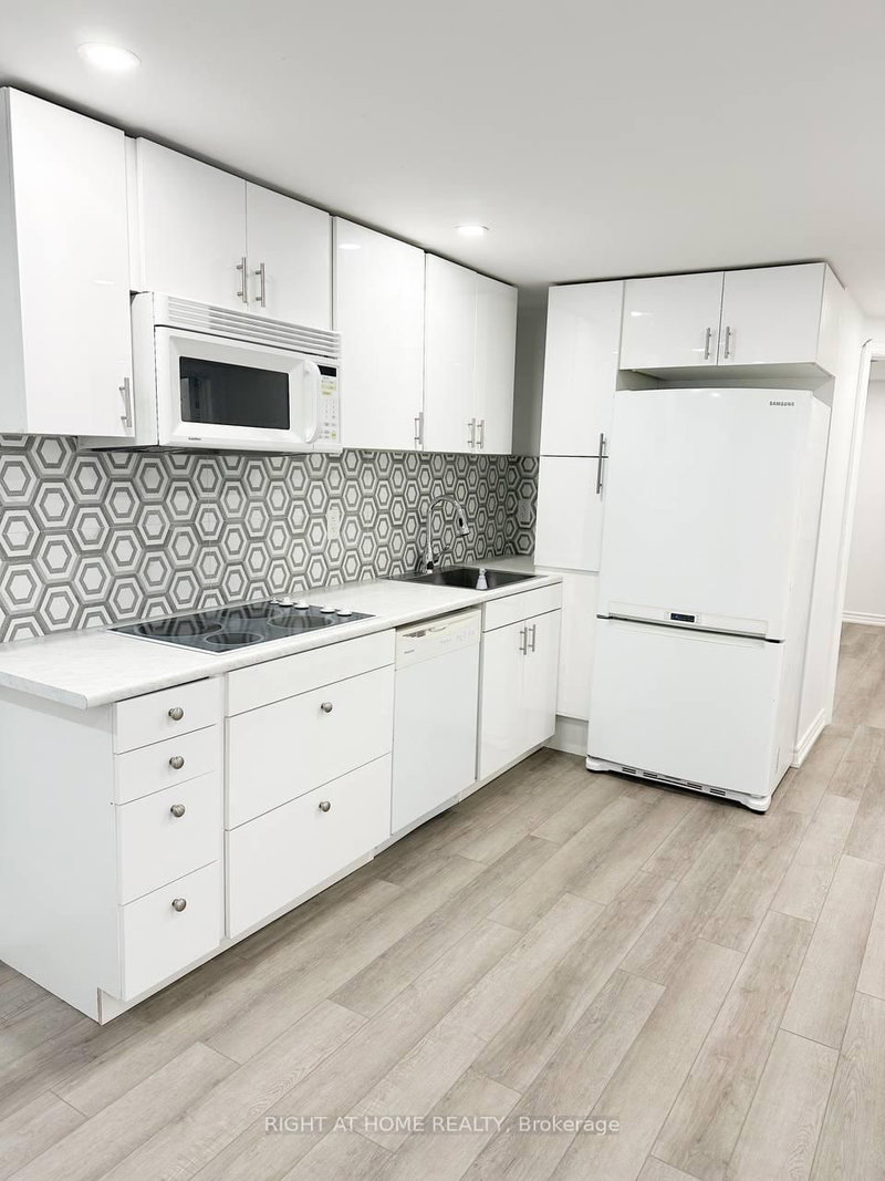 Bsmnt - 361 Gaston Pl, Newmarket, L3Y 8M4 | Image 3