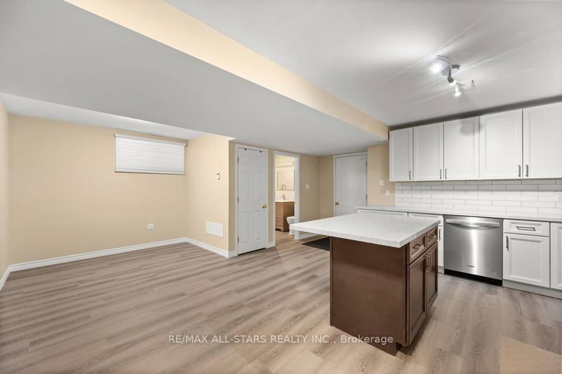 4 Smith St, Bradford West Gwillimbury, L3Z 3C9 | Image 3