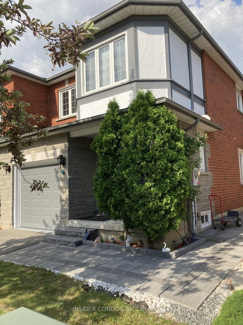 75 - 126 Pinedale Gate, Vaughan, L4L 8X3 | Image 2