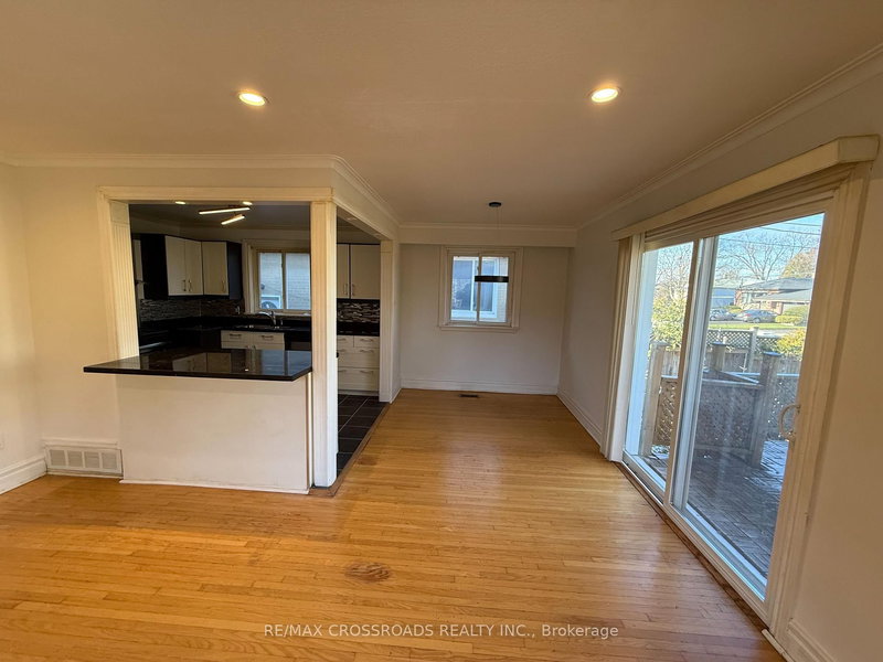 (Main) - 234 SUSSEX Ave, Richmond Hill, L4C 2G4 | Image 3