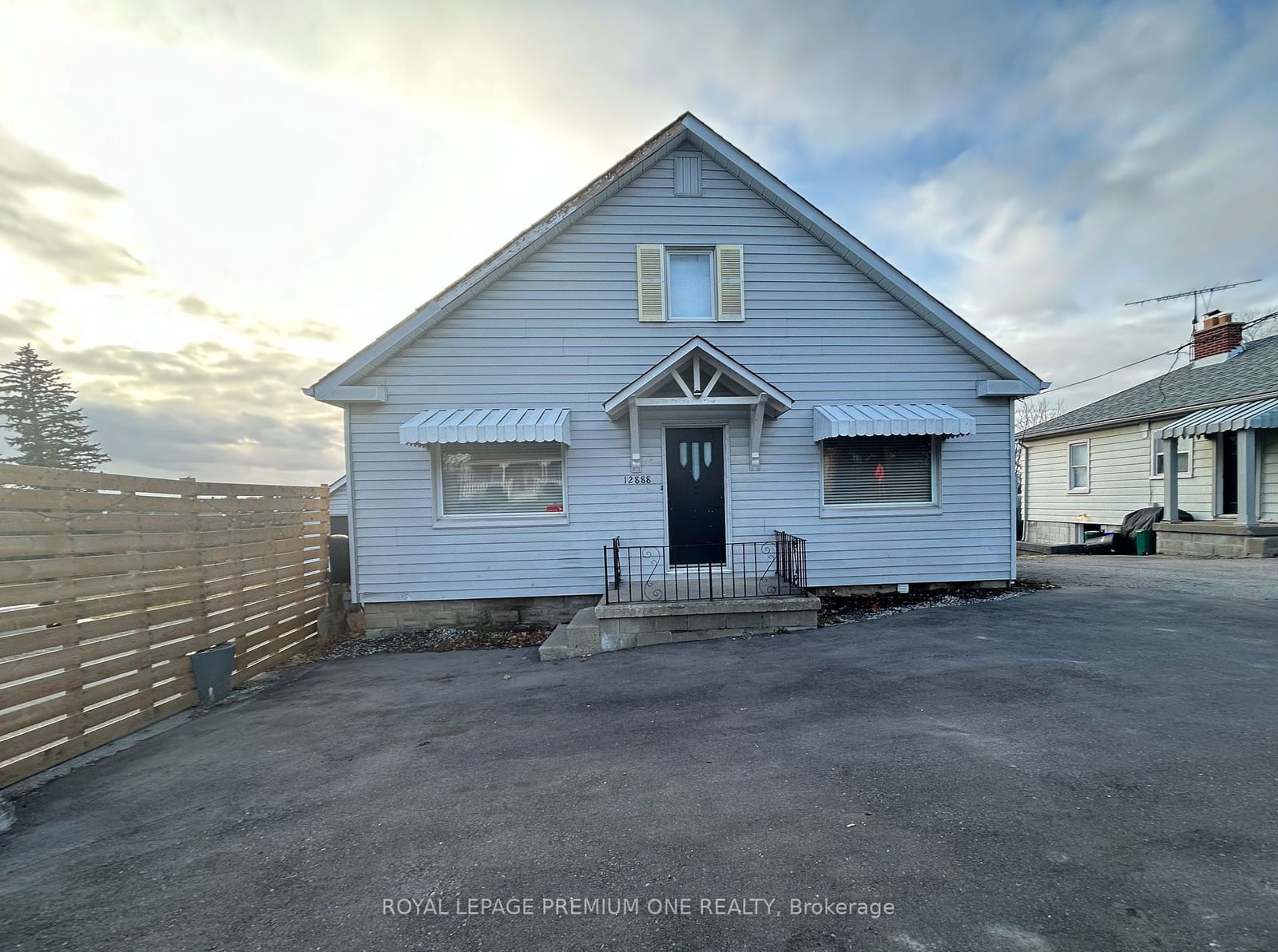 Building at 12888 Keele Street, King, King City