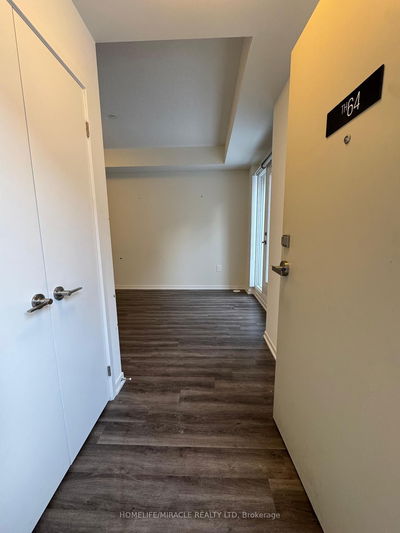 Unit 64 — 31 Honeycrisp Cres, Vaughan - Vaughan Corporate Centre image-0-2