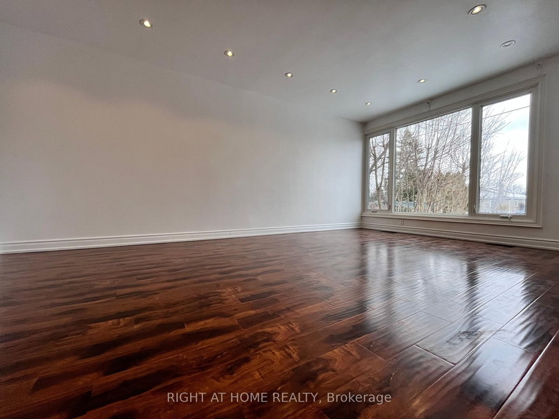 Upper - 195 Taylor Mills Dr N, Richmond Hill, L4C 2T5 | Image 3