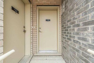 Unit 292 — 140 Honeycrisp Crescent — photo 2