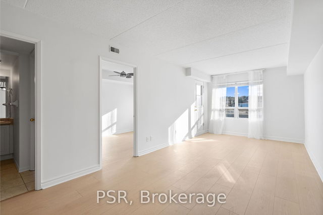 303 - 160 Wellington Street