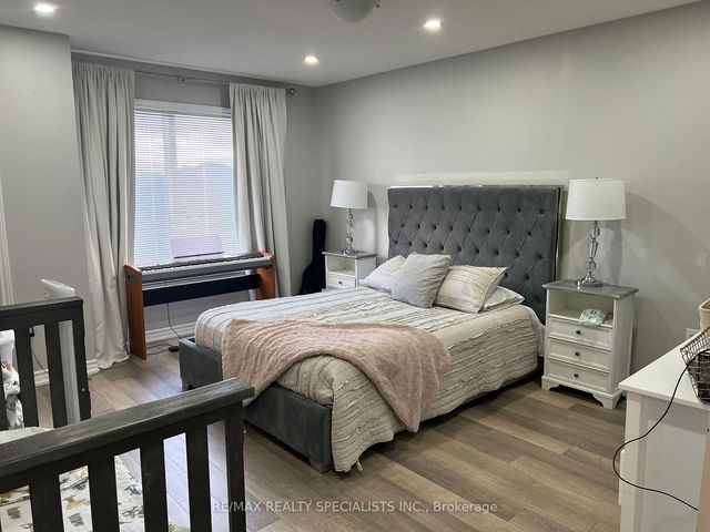 209 - 3865 Major Mackenzie Drive