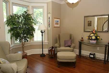 19 Spruce St, Aurora, L4G1R7 | Image 3