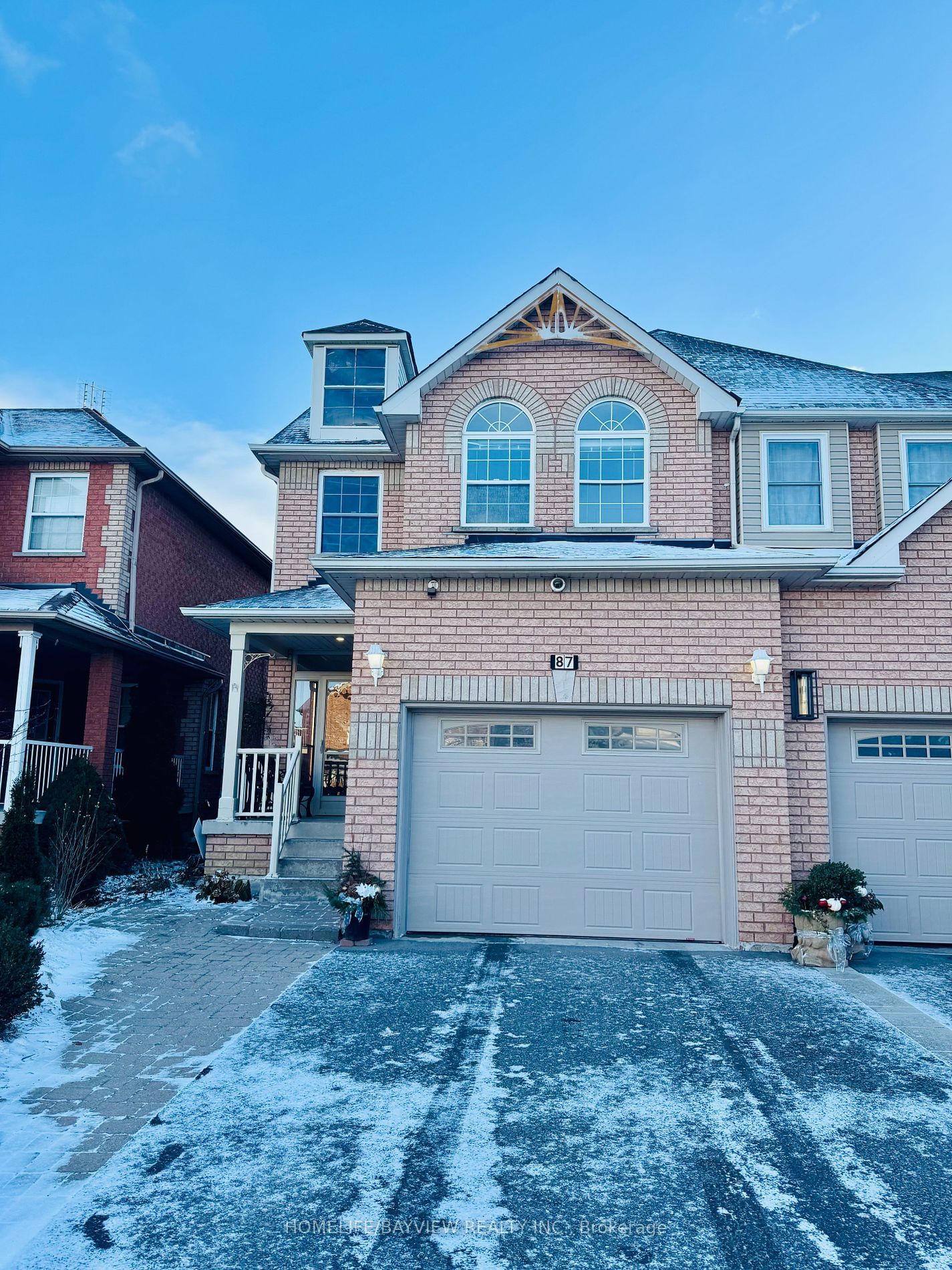 Semi-Detached House leased at 87 English Oak Drive, Richmond Hill, Oak Ridges Lake Wilcox, L4E 3X4 - MLS: N11891286