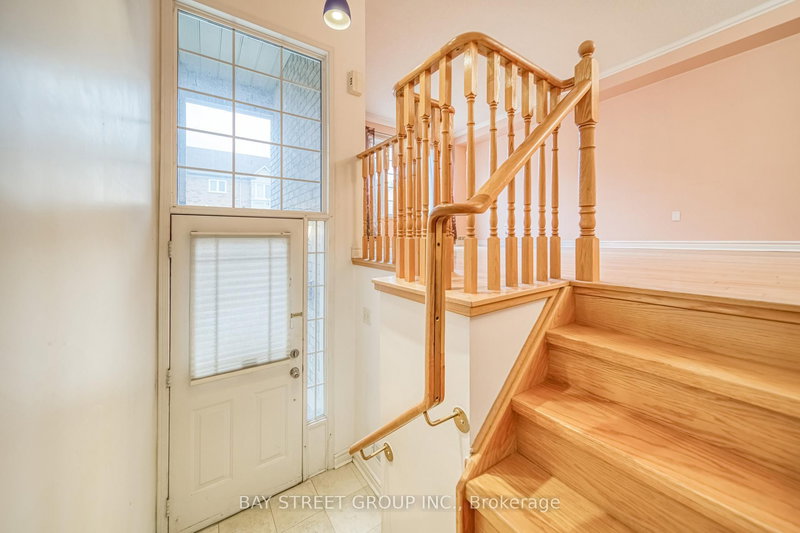 27 Orchid Rd, Markham, L3T 7T7 | Image 2