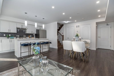 Townhouse sold at 604-50 Dunsheath Way, Markham, Ontario, L6B 0A2 - Cornell - MLS: N11892732