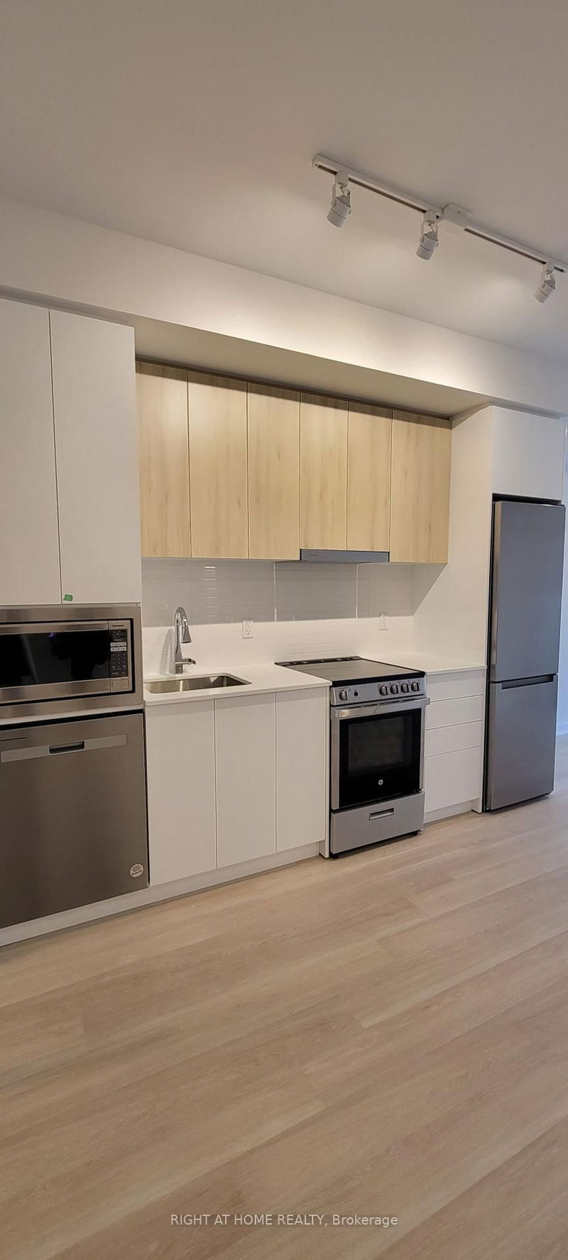 home for lease on 1510-50 Upper Mall Way