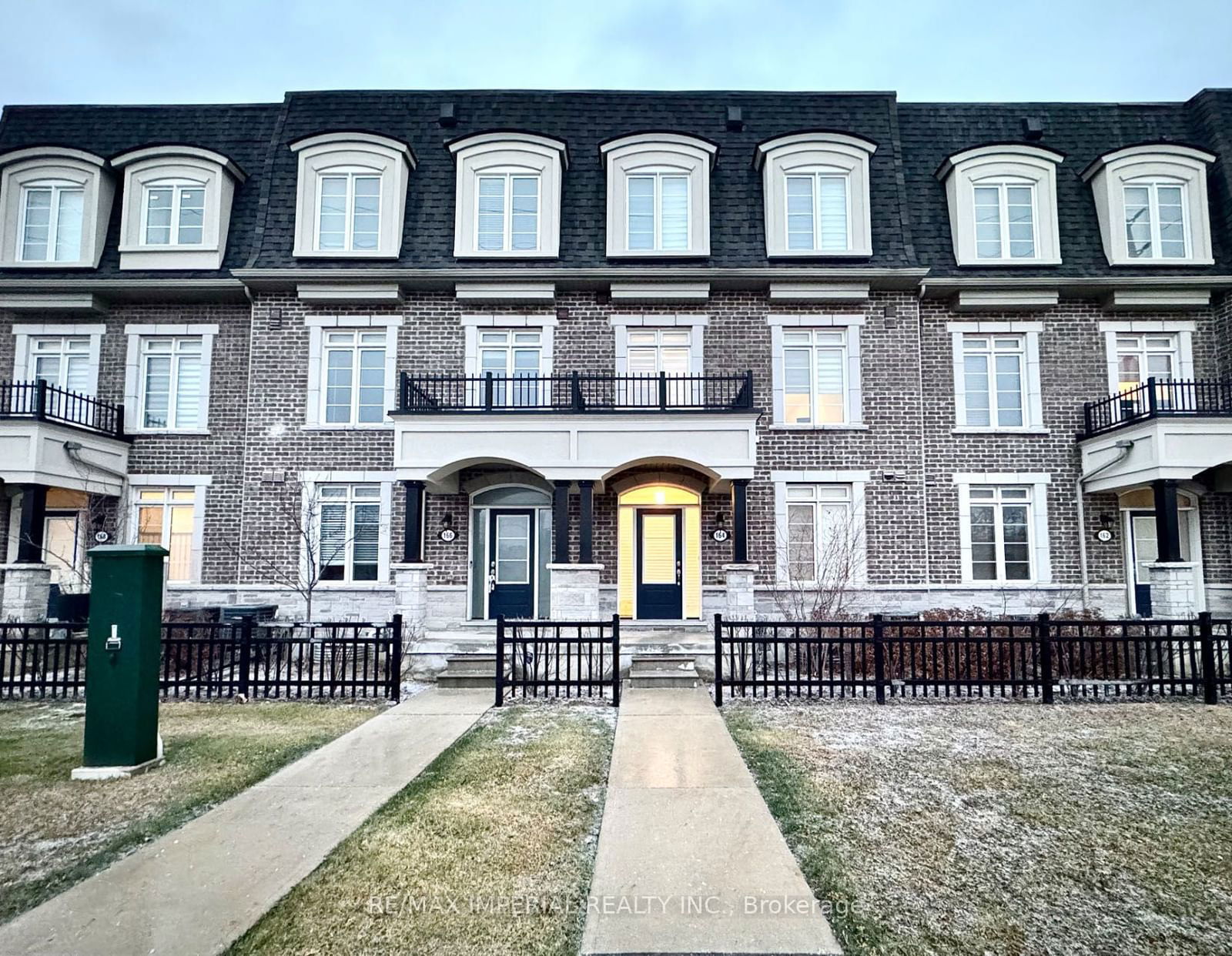 Building in 164 Elgin Mills Road