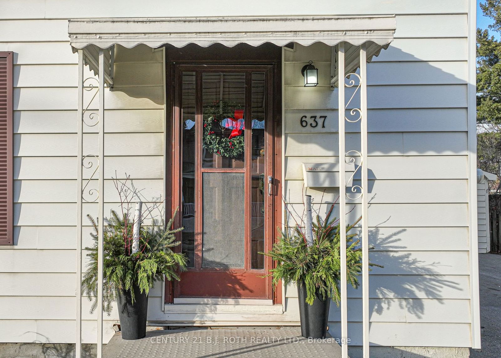 Building in 637 Gorham Street