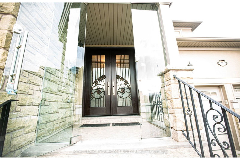 35 Vandervoort Dr, Richmond Hill, L4E 0C7 | Image 2