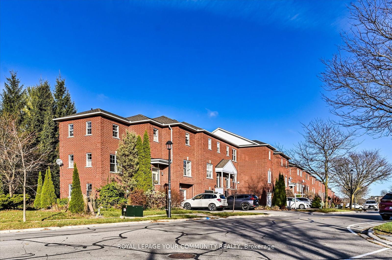 Building in 541 Bondi Avenue