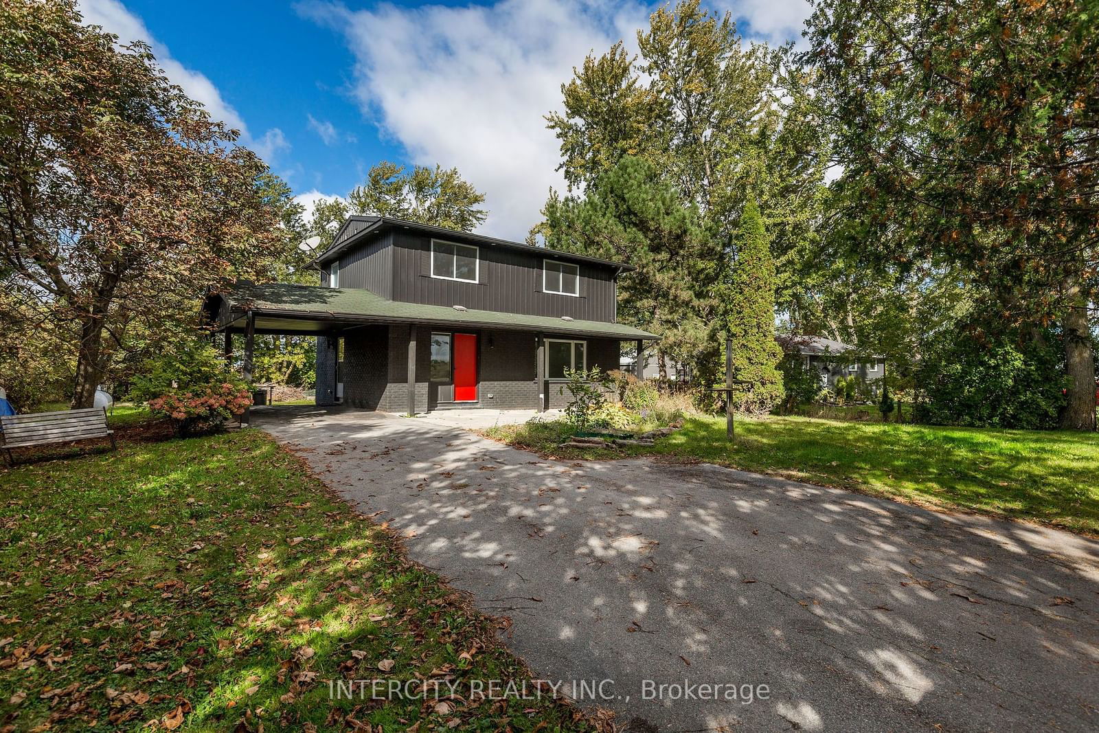 Building in 4806 5th Sideroad