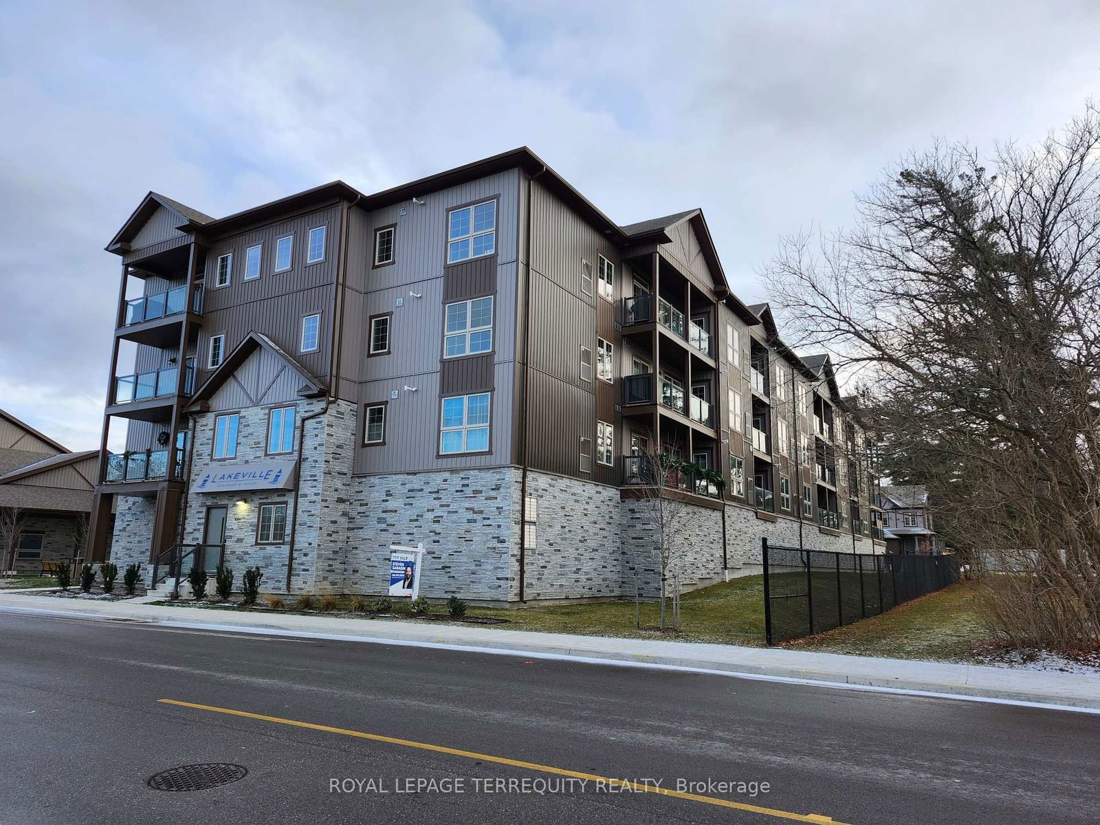 Condo leased at 404-110 Grew Boulevard, Georgina, Sutton & Jackson's Point, L0E 1L0 - MLS: N11899425