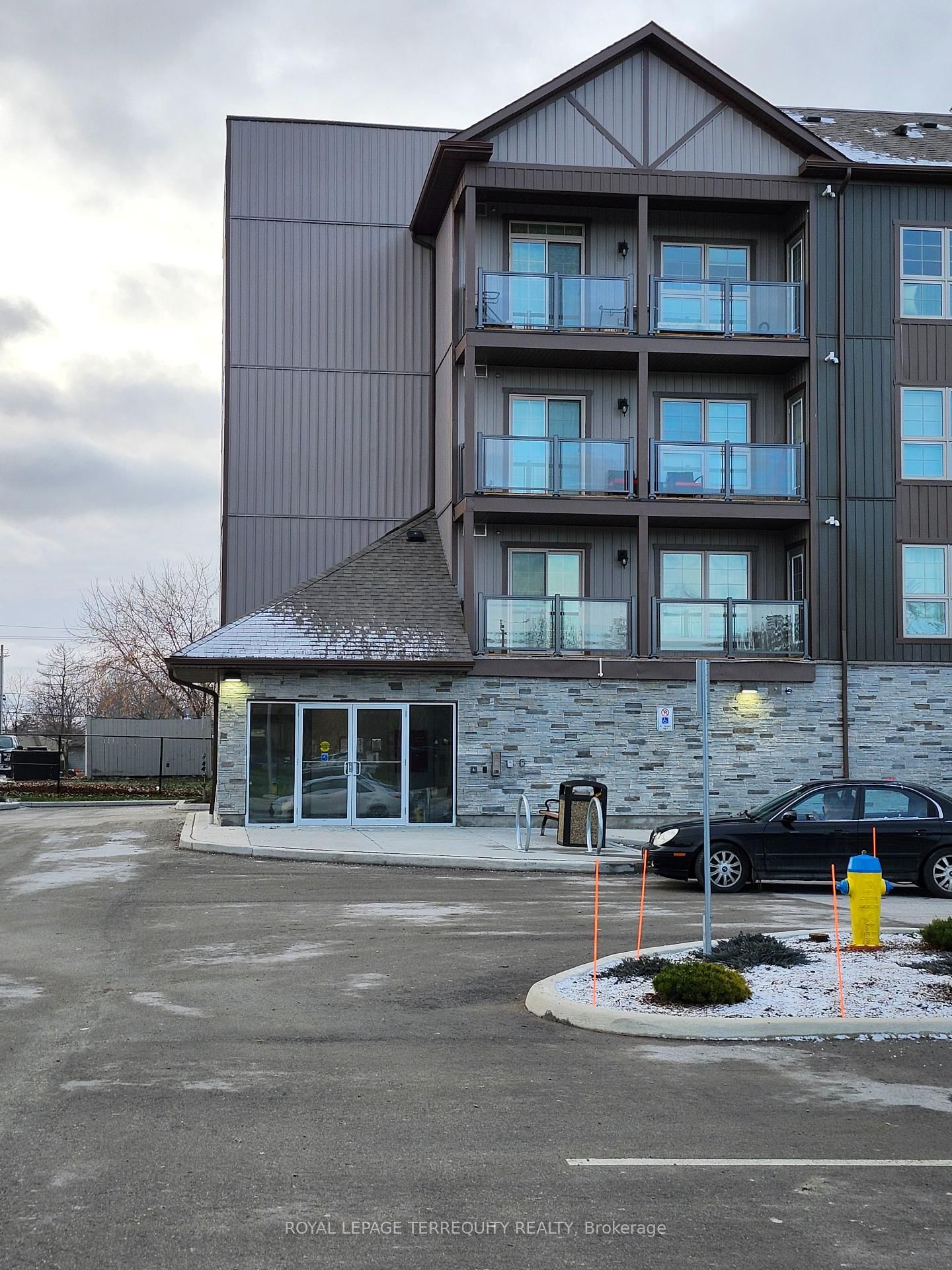 Condo leased at 404-110 Grew Boulevard, Georgina, Sutton & Jackson's Point, L0E 1L0 - MLS: N11899425