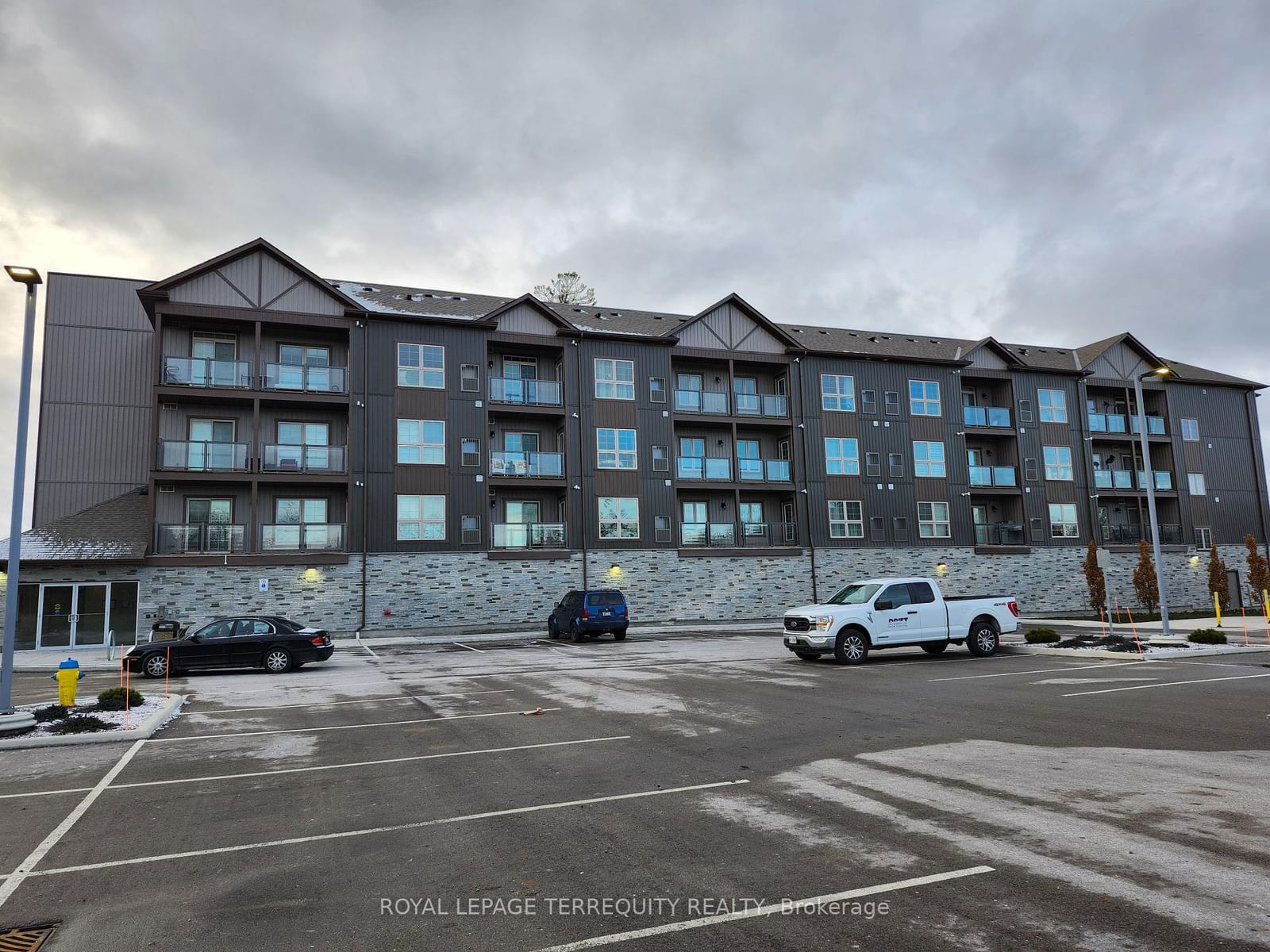 Condo leased at 404-110 Grew Boulevard, Georgina, Sutton & Jackson's Point, L0E 1L0 - MLS: N11899425