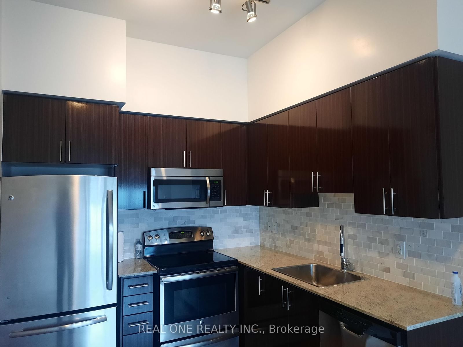 7161 Yonge Street, Unit 321 - Photo 6