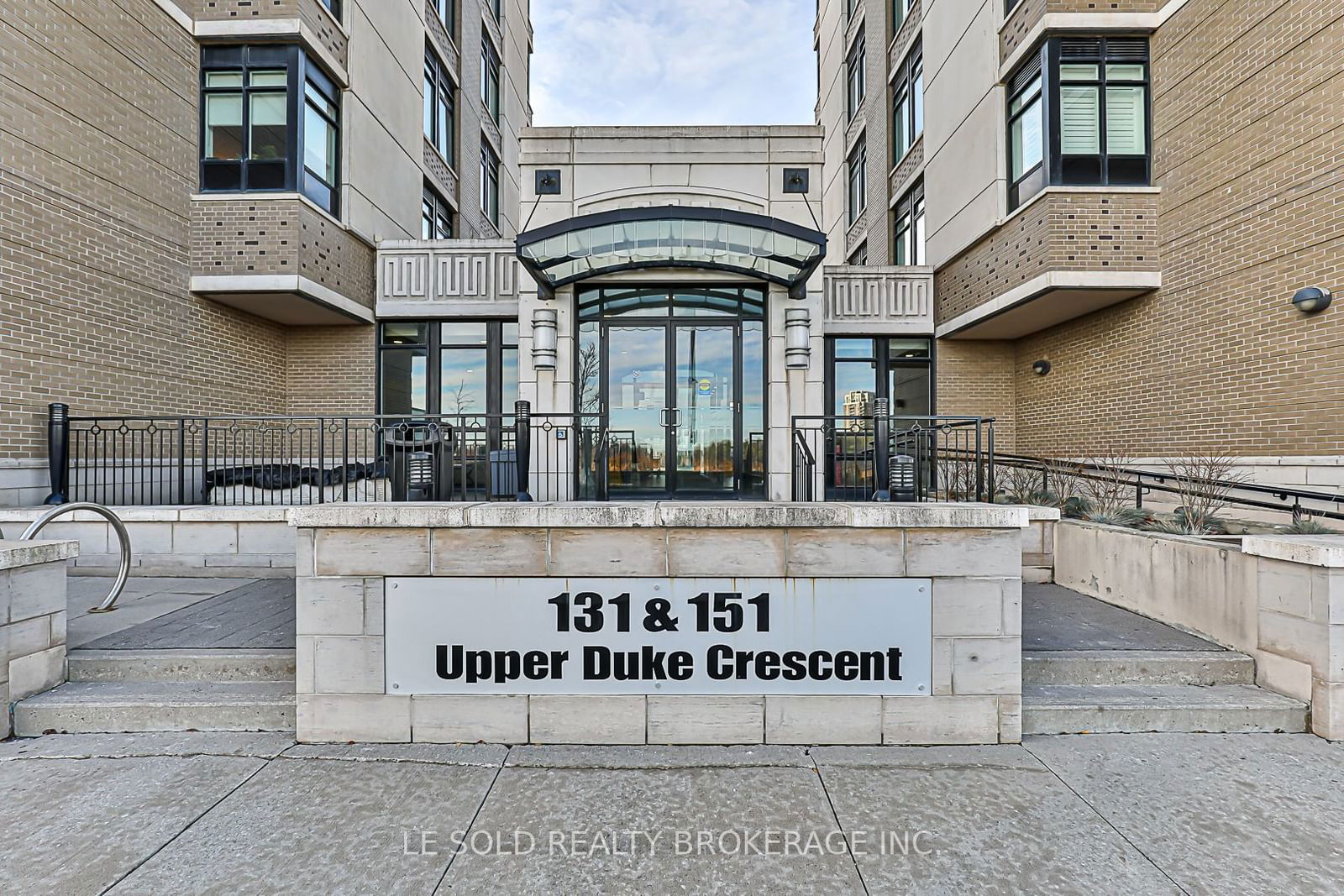 Condo sold at 402-151 Upper Duke Crescent, Markham, Unionville, L6G 0E1 - MLS: N11903213