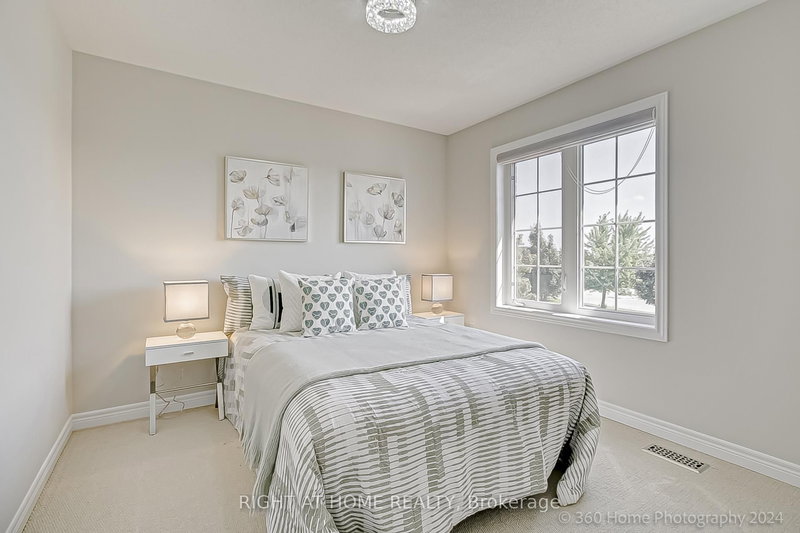 396 Grand Trunk Ave, Vaughan, L6A 0T4 | Image 2