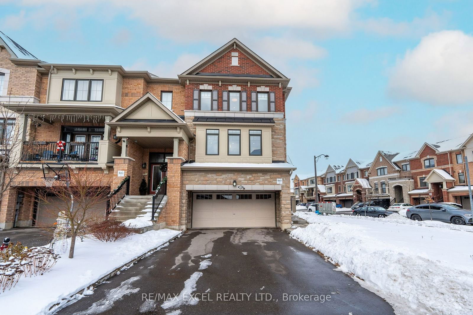 Townhouse sold at 18 Fraleigh Avenue, Markham, Victoria Square, L6C 0Y9 - MLS: N11904034