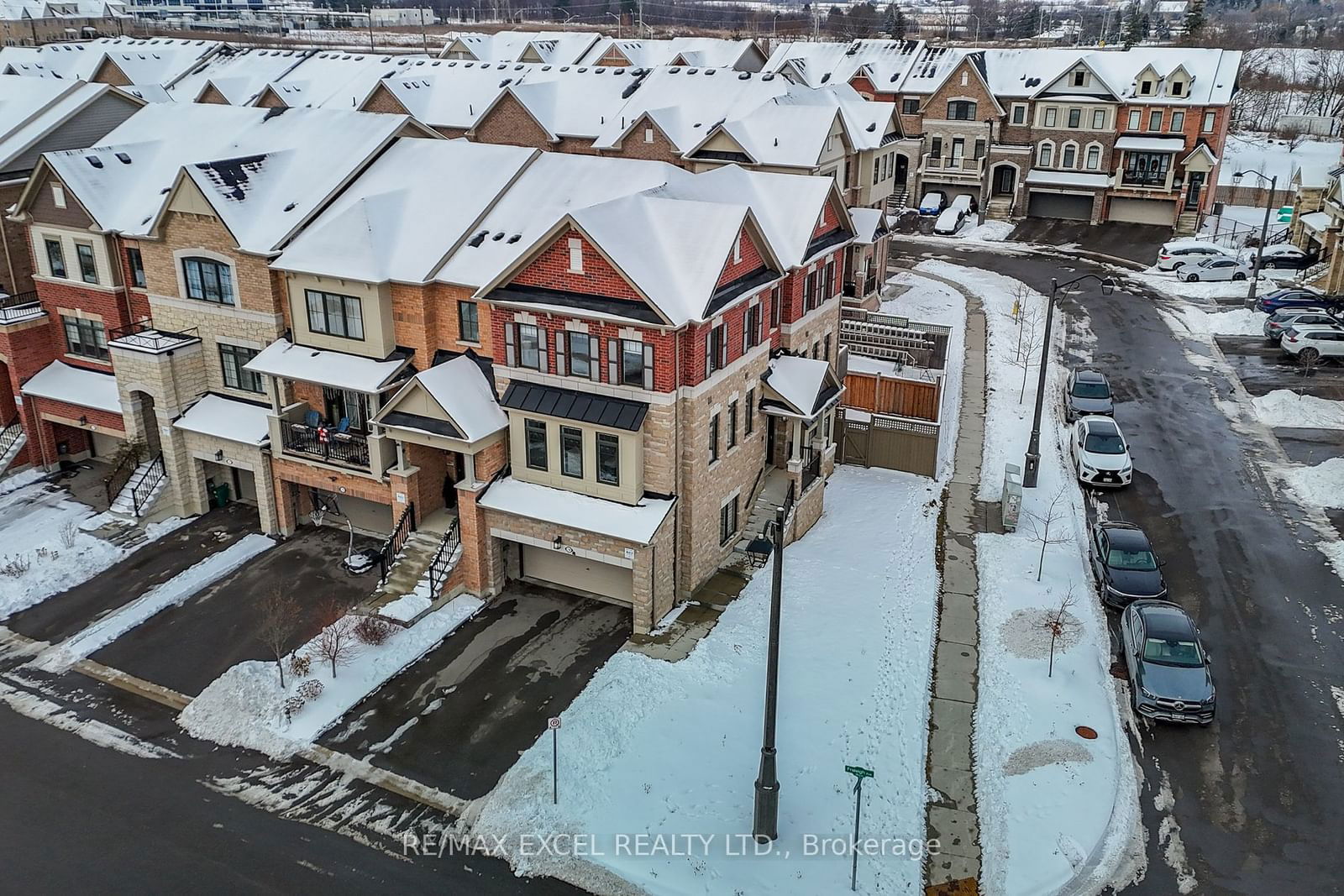 Townhouse for sale at 18 Fraleigh Avenue, Markham, Victoria Square, L6C 0Y9 - MLS: N11904034