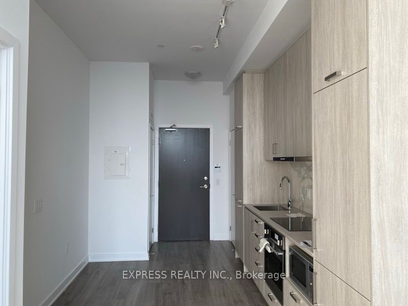 1619 - 60 Honeycrisp Cres, Vaughan, L4K 0N5 | Image 2