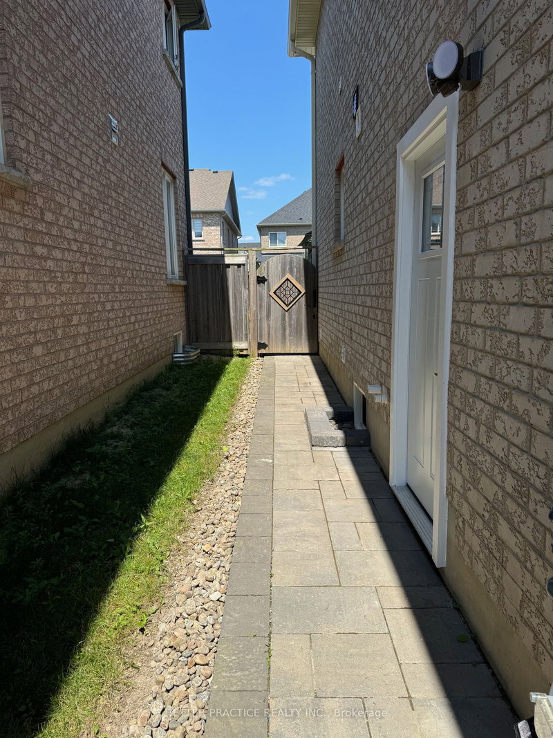 Basemen - 54 Weir St, Bradford West Gwillimbury, L3Z 0K6 | Image 2