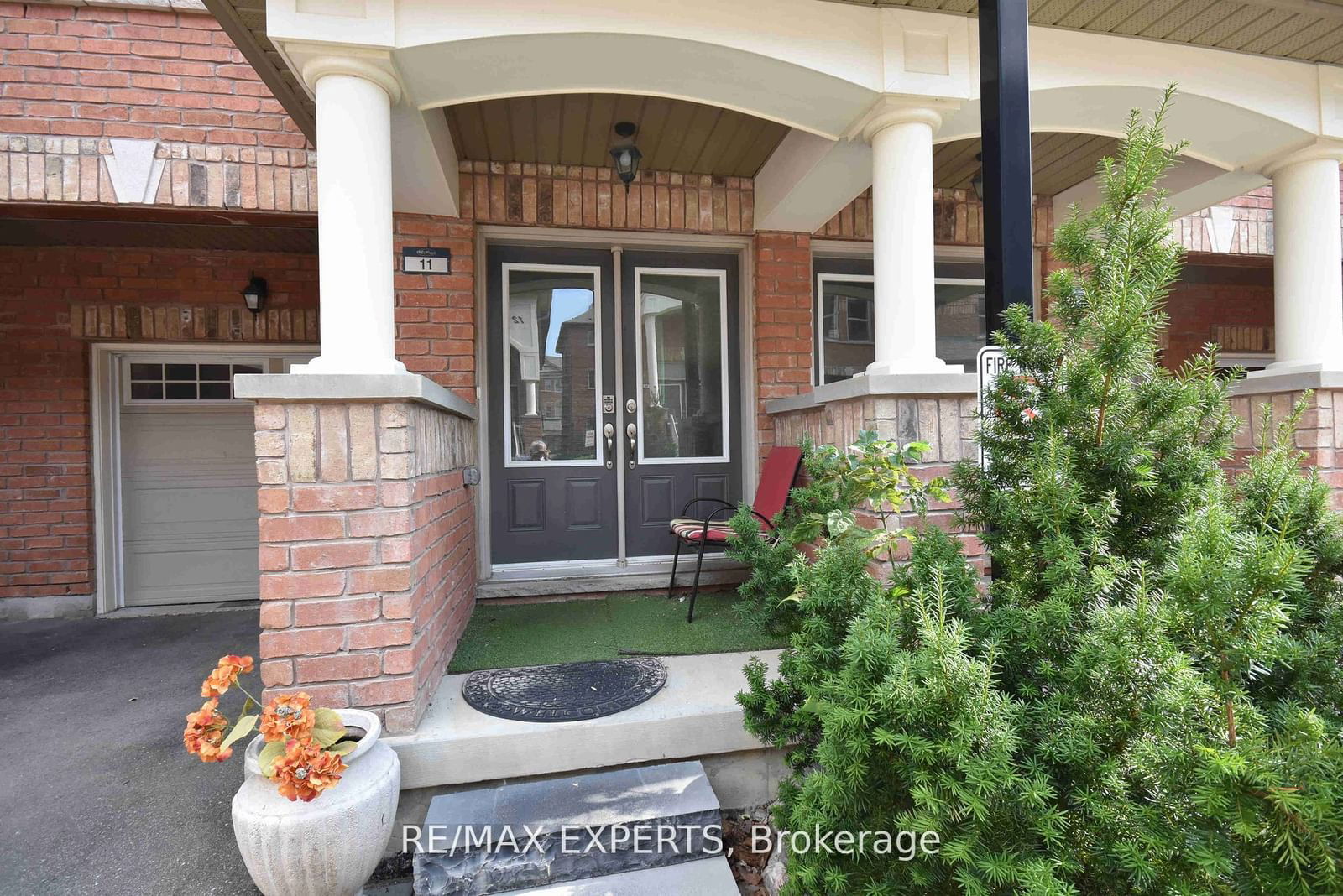 Townhouse for sale at 11 City Park Circle, Vaughan, West Woodbridge, L4L 0H2 - MLS: N11905491