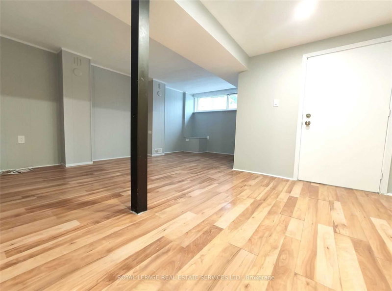 Lower - 126 Sheldon Ave, Newmarket, L3Y 2V7 | Image 2